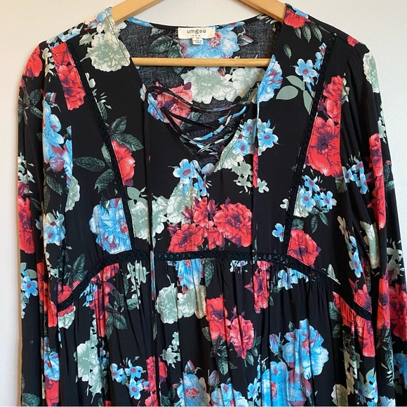 Umgee. Boho Floral Tunic. Medium. Bell-sleeve. Flowy fit. - Picture 5 of 5